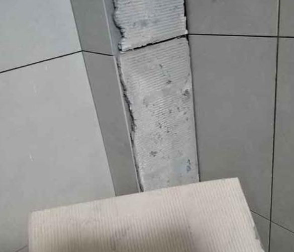 黎川瓷砖空鼓维修公司分享下厨房瓷砖脱落的补救措施。